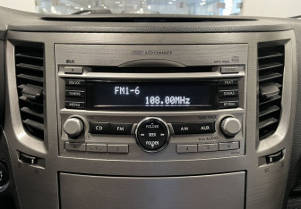 Подержанный автомобиль Subaru Legacy Sedan 2011 года (15 фото)