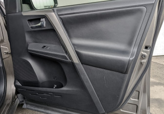 Подержанный автомобиль Toyota RAV4 2014 года (23 фото)