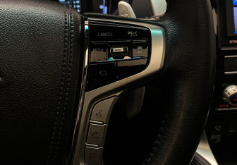 Подержанный автомобиль Mitsubishi Montero Sport 2022 года (16 фото)