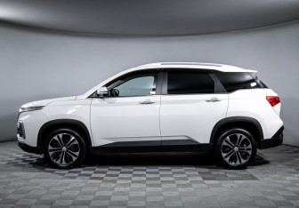 Подержанный автомобиль Chevrolet Captiva 2022 года (8 фото)