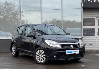 Подержанный автомобиль Renault Sandero 2010 года (3 фото)