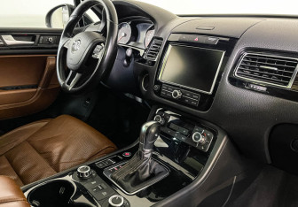 Подержанный автомобиль Volkswagen Touareg 2014 года (9 фото)