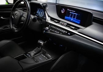 Подержанный автомобиль Lexus ES 2020 года (24 фото)