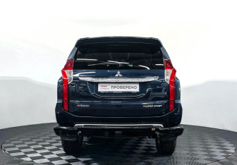 Подержанный автомобиль Mitsubishi Pajero Sport 2018 года (6 фото)