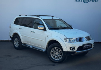 Подержанный автомобиль Mitsubishi Pajero Sport 2012 года (3 фото)