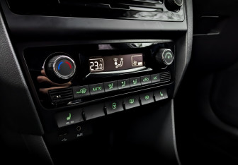 Подержанный автомобиль Skoda Rapid Liftback 2017 года (26 фото)