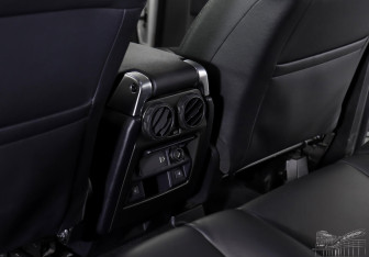 Подержанный автомобиль Land Rover Discovery 2013 года (11 фото)