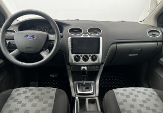 Подержанный автомобиль Ford Focus Sedan 2006 года (12 фото)