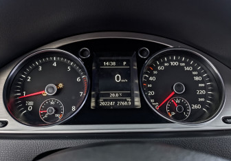 Подержанный автомобиль Volkswagen Passat Sedan 2012 года (16 фото)