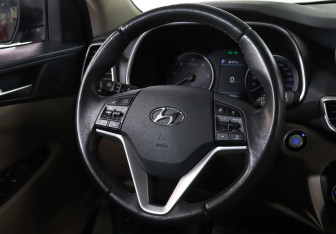 Подержанный автомобиль Hyundai Tucson 2019 года (15 фото)