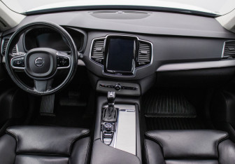 Подержанный автомобиль Volvo XC90 2016 года (13 фото)