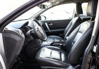 Подержанный автомобиль Nissan Qashqai 2008 года (16 фото)