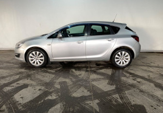 Подержанный автомобиль Opel Astra Hatchback 2012 года (8 фото)