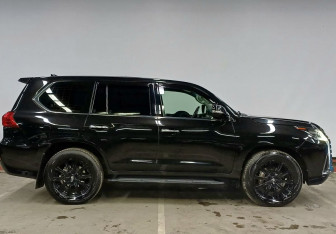 Подержанный автомобиль Lexus LX 2016 года (4 фото)