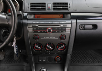 Подержанный автомобиль Mazda 3 Sedan 2008 года (11 фото)