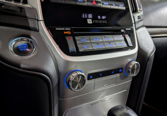 Подержанный автомобиль Toyota Land Cruiser Suv 2016 года (28 фото)