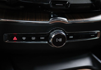 Подержанный автомобиль Volvo XC60 2018 года (19 фото)