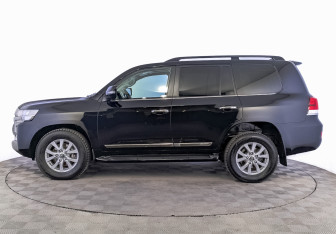 Подержанный автомобиль Toyota Land Cruiser Suv 2021 года (8 фото)