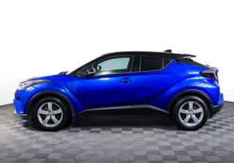 Подержанный автомобиль Toyota C-HR 2018 года (8 фото)