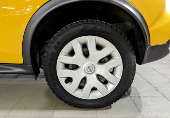 Подержанный автомобиль Nissan Juke 2015 года (19 фото)