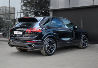 Подержанный автомобиль Porsche Cayenne 2015 года (4 фото)