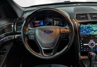 Подержанный автомобиль Ford Explorer 2019 года (21 фото)