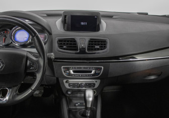 Подержанный автомобиль Renault Megane Hatchback 2013 года (14 фото)