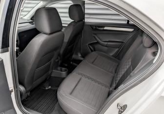 Подержанный автомобиль Skoda Rapid Liftback 2017 года (12 фото)