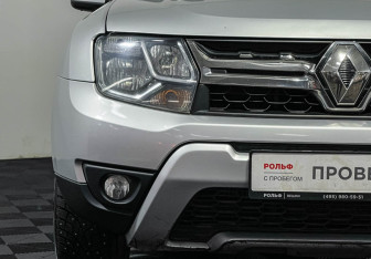 Подержанный автомобиль Renault Duster 2017 года (16 фото)