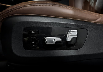 Подержанный автомобиль BMW X5 2023 года (21 фото)