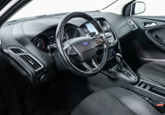 Подержанный автомобиль Ford Focus Hatchback 2015 года (7 фото)