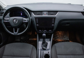 Подержанный автомобиль Skoda Octavia Liftback 2018 года (13 фото)