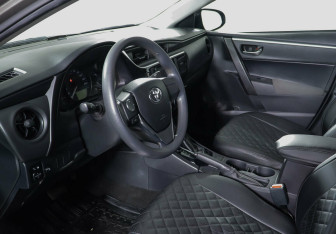 Подержанный автомобиль Toyota Corolla Sedan 2016 года (10 фото)