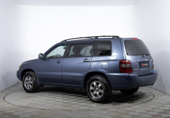 Подержанный автомобиль Toyota Highlander 2005 года (7 фото)