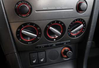 Подержанный автомобиль Mazda 3 Sedan 2008 года (14 фото)
