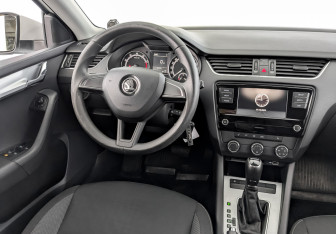 Подержанный автомобиль Skoda Octavia Liftback 2018 года (21 фото)