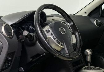 Подержанный автомобиль Nissan Qashqai 2010 года (13 фото)