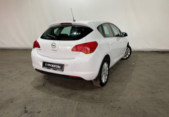Подержанный автомобиль Opel Astra Hatchback 2011 года (4 фото)