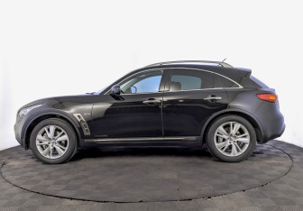 Подержанный автомобиль Infiniti QX70 2016 года (8 фото)
