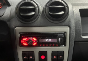 Подержанный автомобиль Renault Logan Sedan 2009 года (13 фото)