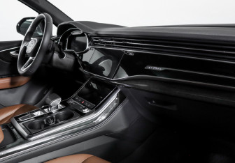 Подержанный автомобиль Audi Q7 2023 года (9 фото)