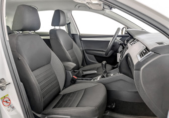 Подержанный автомобиль Skoda Octavia Liftback 2019 года (23 фото)