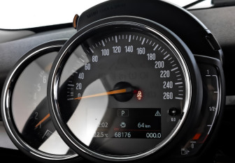 Подержанный автомобиль MINI Hatch 2019 года (15 фото)