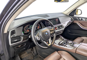 Подержанный автомобиль BMW X5 2020 года (16 фото)