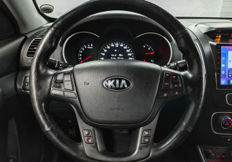 Подержанный автомобиль Kia Sorento 2014 года (12 фото)