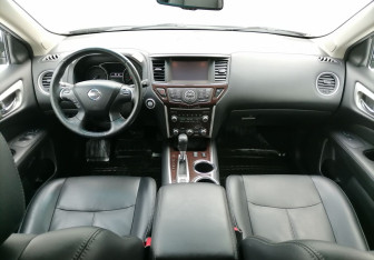 Подержанный автомобиль Nissan Pathfinder 2014 года (12 фото)