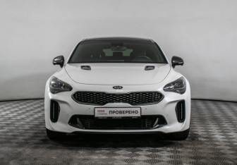 Подержанный автомобиль Kia Stinger 2021 года (2 фото)