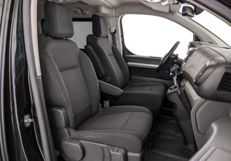 Подержанный автомобиль Peugeot Traveller 2021 года (22 фото)