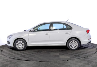 Подержанный автомобиль Skoda Rapid Liftback 2021 года (8 фото)