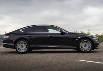 Подержанный автомобиль Genesis G80 2021 года (6 фото)